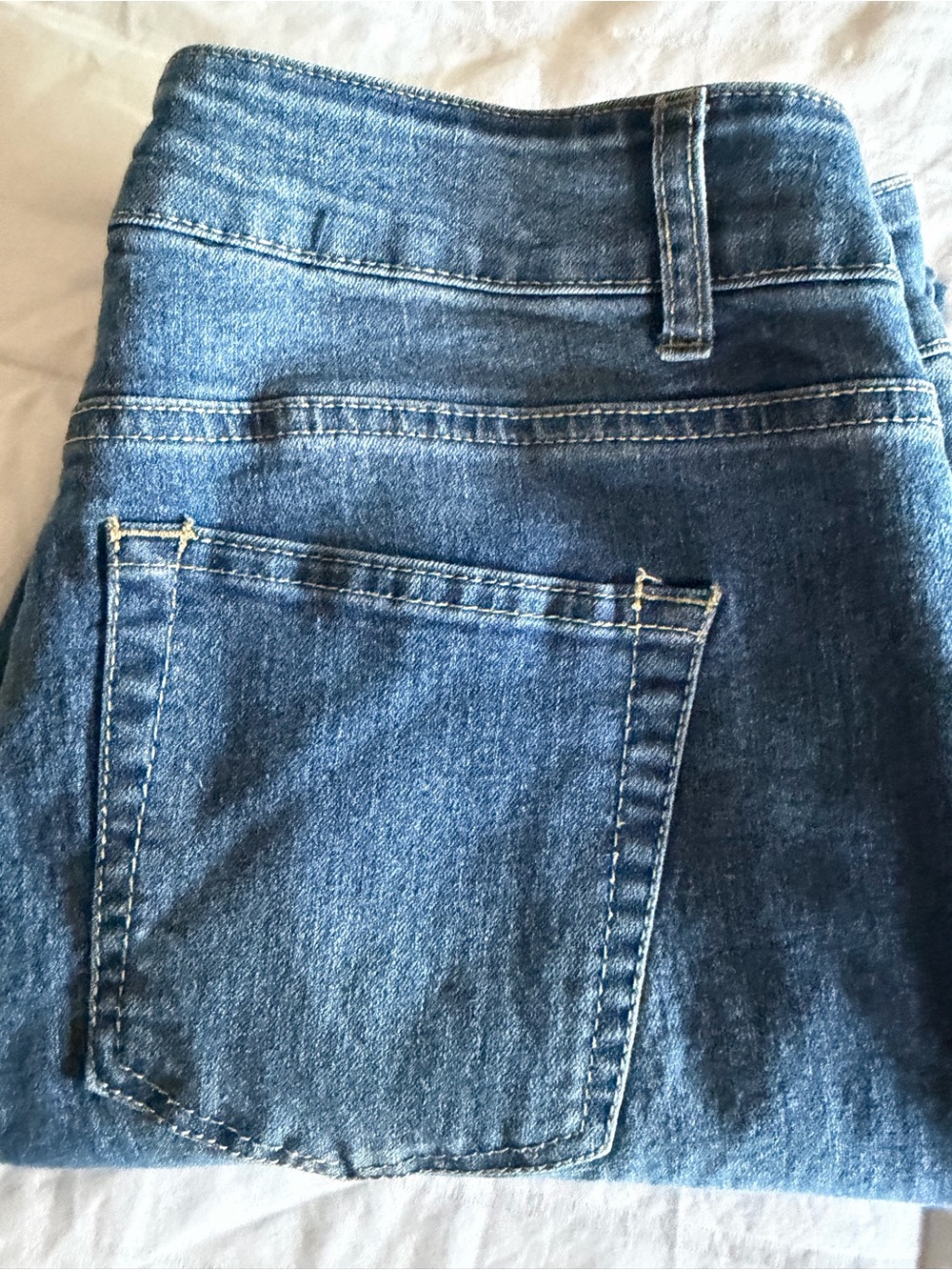 Classic High-Rise Women's Jeans in Medium Blue Wash